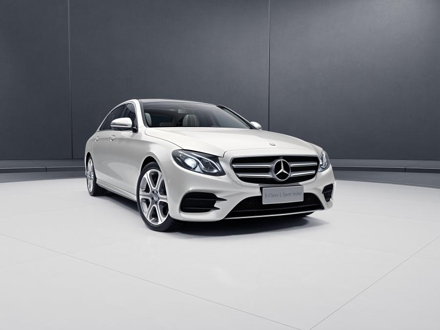  Mercedes-Benz E300 L AMG Line 2016 года  (CN) (фото 10 из 22)